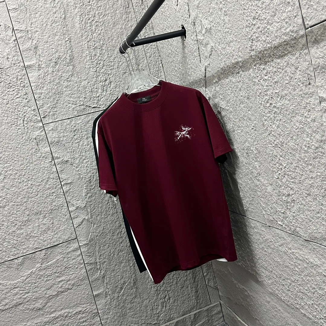 ARC'TERYX* * 2025 New Arrival Classic logo T Same Style ：Black White Size： S （90-130 ） M （120-150 ） L （140-165 ） XL （160-180 ） XXL （180 ）